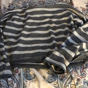 Long sleeve with wide around the wrist